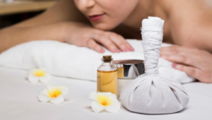 massage with herbal balls