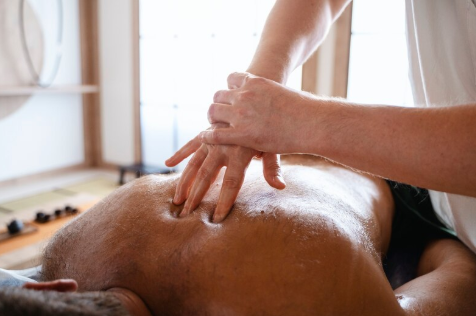 traditional thai massage with oil