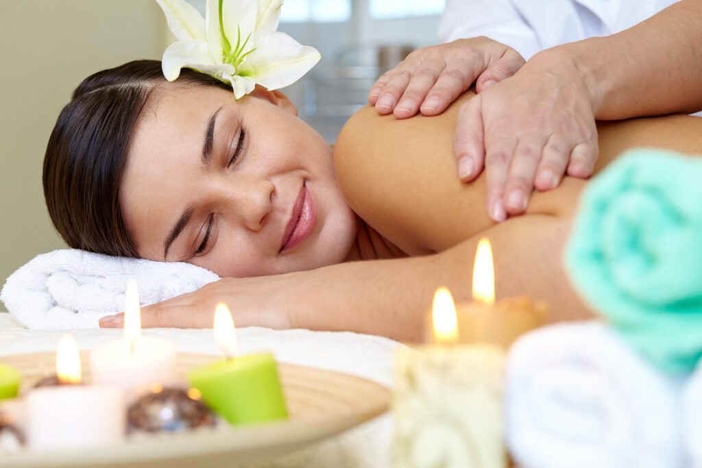 Benefits of Thai Herbal Compress Massage in Midtown Manhattan